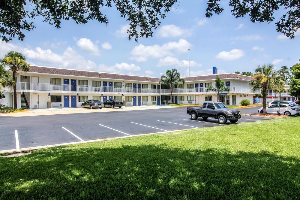 Pet Friendly Motel 6 Jacksonville - Orange Park in Jacksonville, Florida