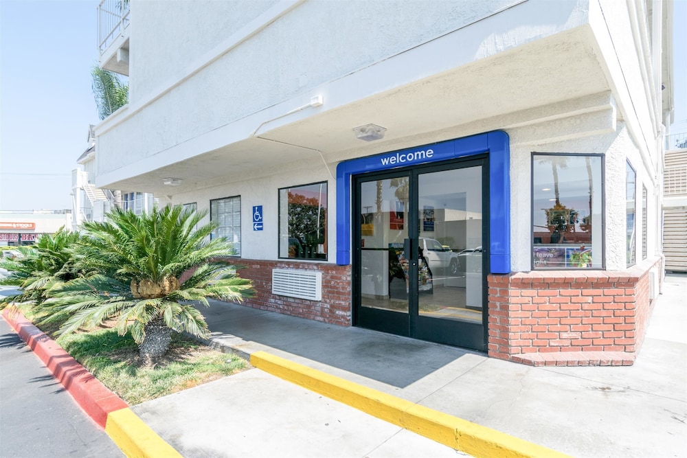 Pet Friendly Motel 6 Anaheim - Fullerton East in Anaheim, California