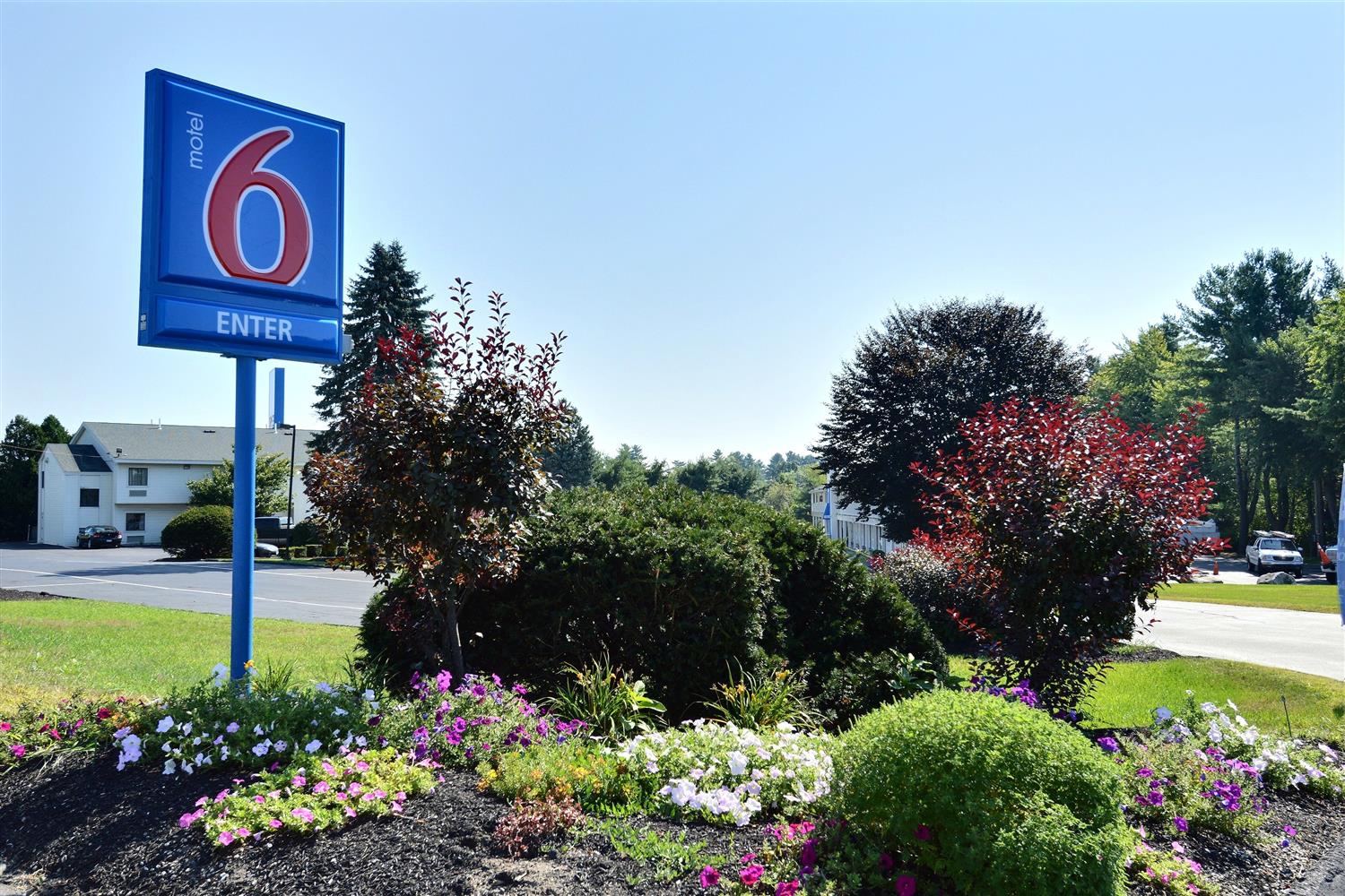 Pet Friendly Motel 6 Nashua in Nashua, New Hampshire