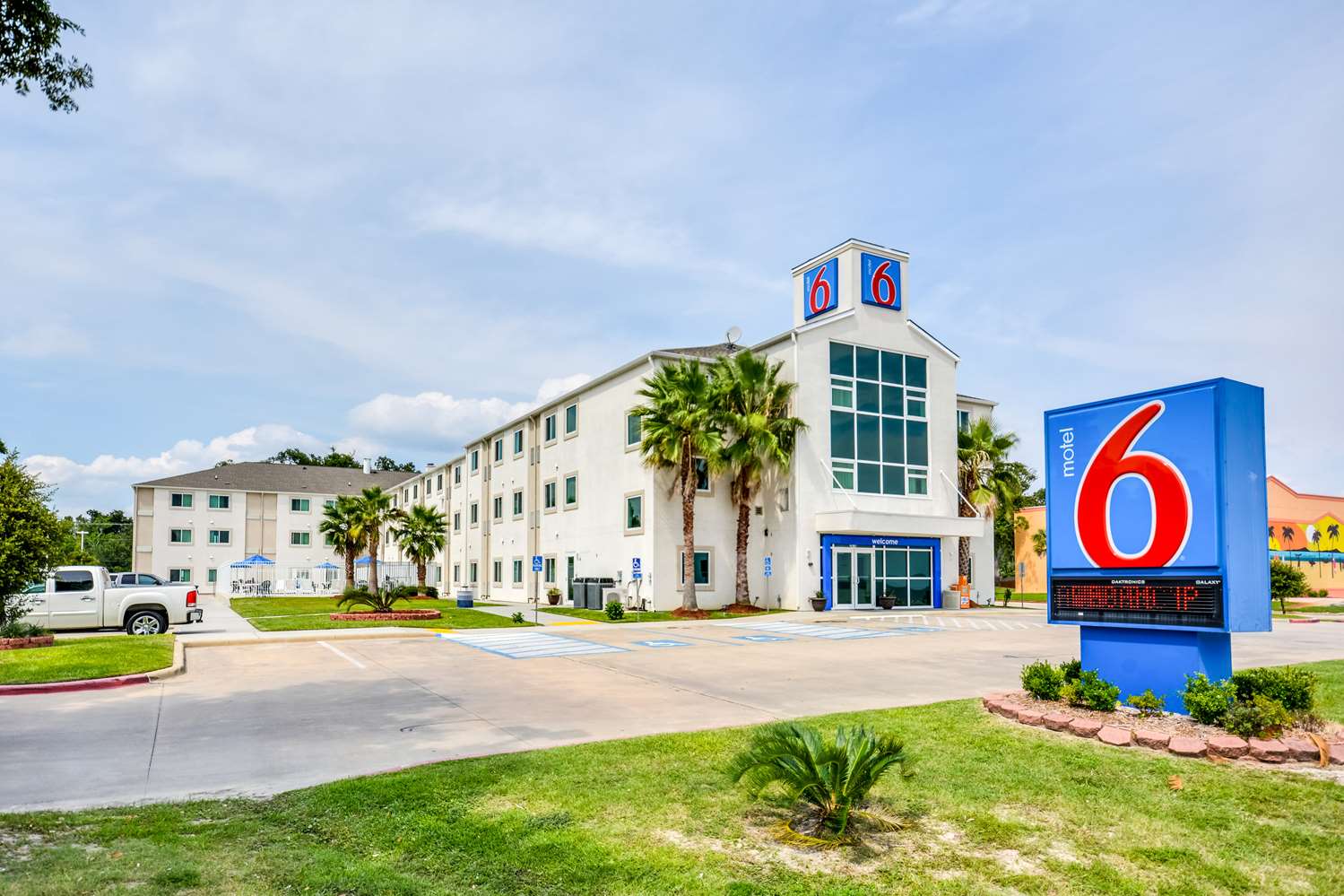 Pet Friendly Motel 6 Biloxi - Beach in Biloxi, Mississippi