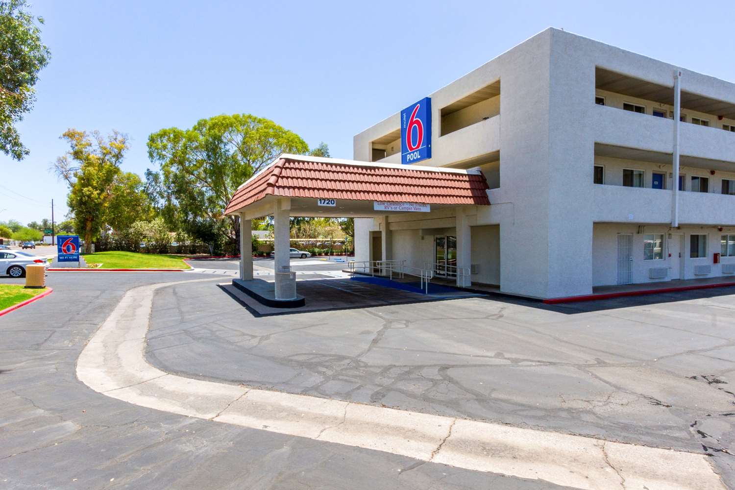 Pet Friendly Motel 6 Phoenix Tempe - Priest Dr in Tempe, Arizona