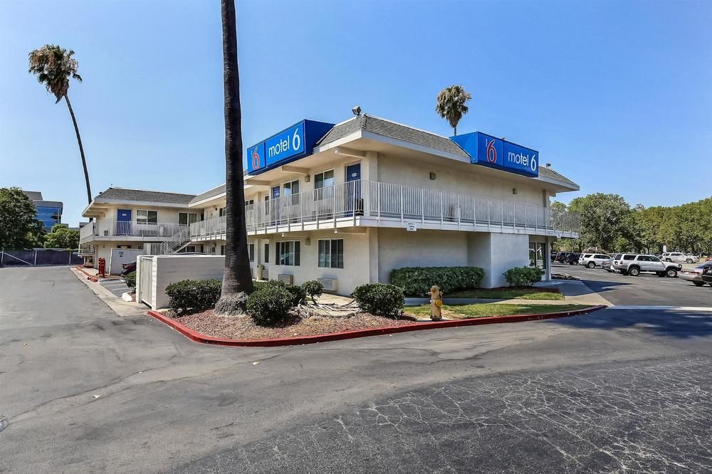 Pet Friendly Motel 6 Pleasanton in Pleasanton, California