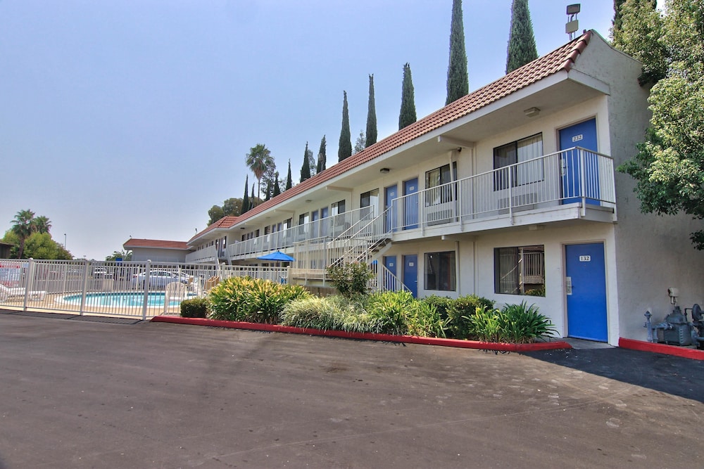 Pet Friendly Motel 6 Sacramento West in West Sacramento, California