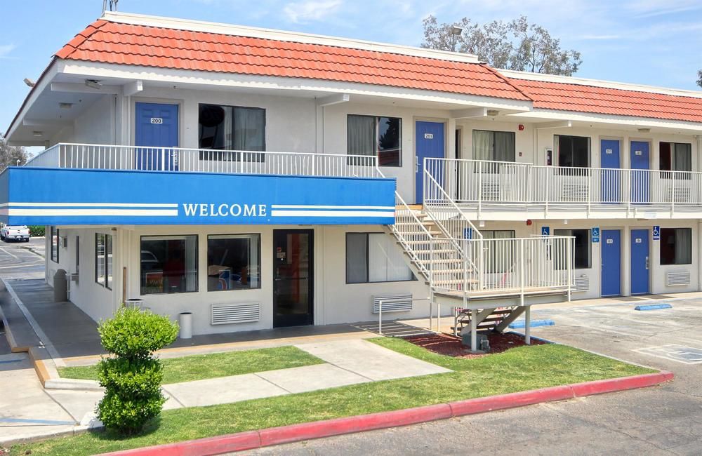 Pet Friendly Rodeway Inn in Fresno, California