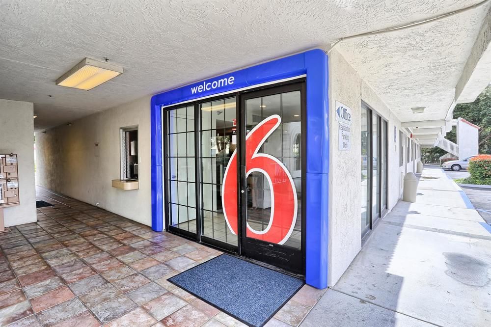 Pet Friendly Motel 6 Petaluma in Petaluma, California