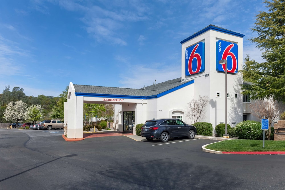 Pet Friendly Motel 6 Auburn in Auburn, California