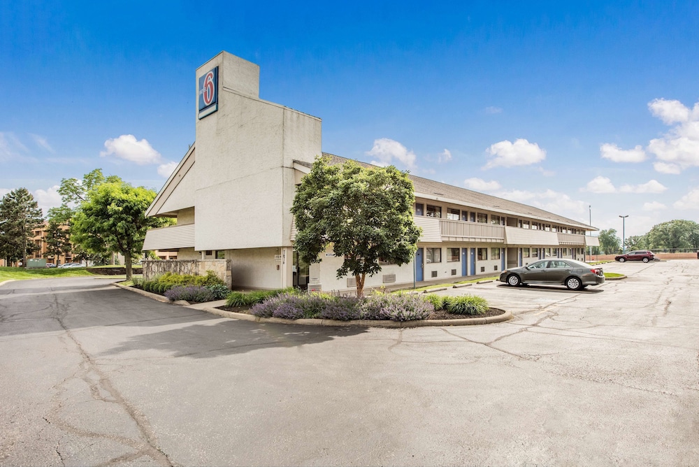 Pet Friendly Motel 6 Columbus - Worthington in Columbus, Ohio