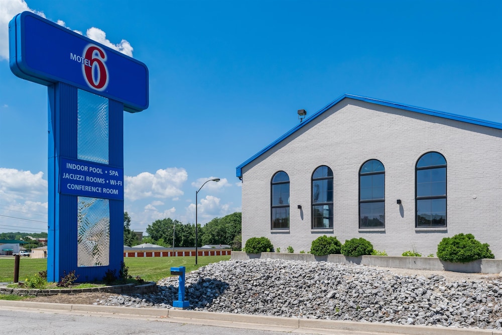 Pet Friendly Motel 6 Richmond In in Richmond, Indiana