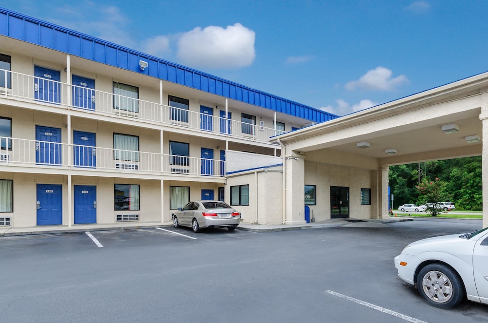 Pet Friendly Motel 6 Savannah Airport - Pooler in Pooler, Georgia