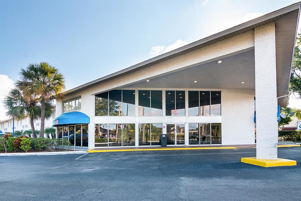 Pet Friendly Motel 6 Tampa - Fairgrounds in Tampa, Florida