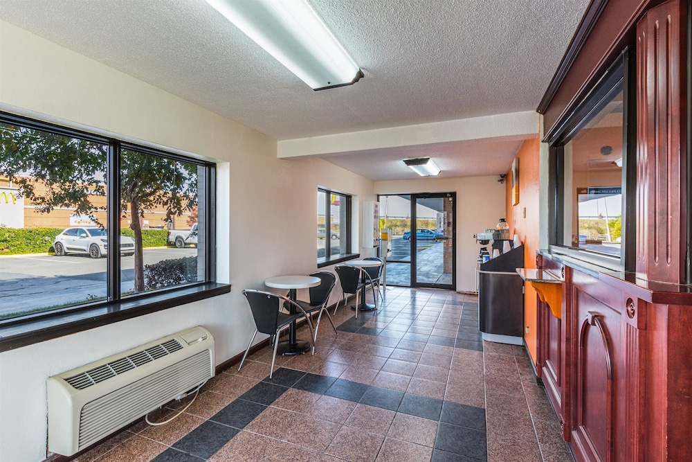 7 Best VERIFIED Pet Friendly Hotels in Rock Hill with Weight Limits