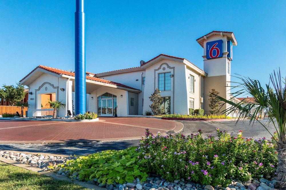 Pet Friendly Motel 6 Euless - Dfw West in Euless, Texas