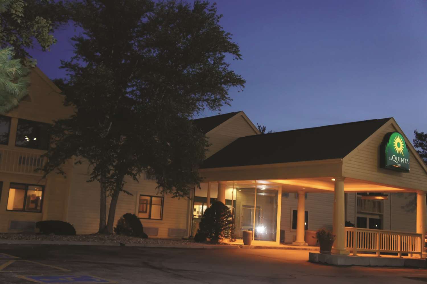 Pet Friendly La Quinta Inn Omaha Southwest in Omaha, Nebraska