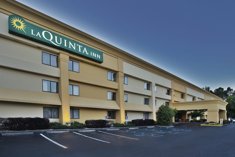 Pet Friendly La Quinta Inn Birmingham  Inverness in Birmingham, Alabama