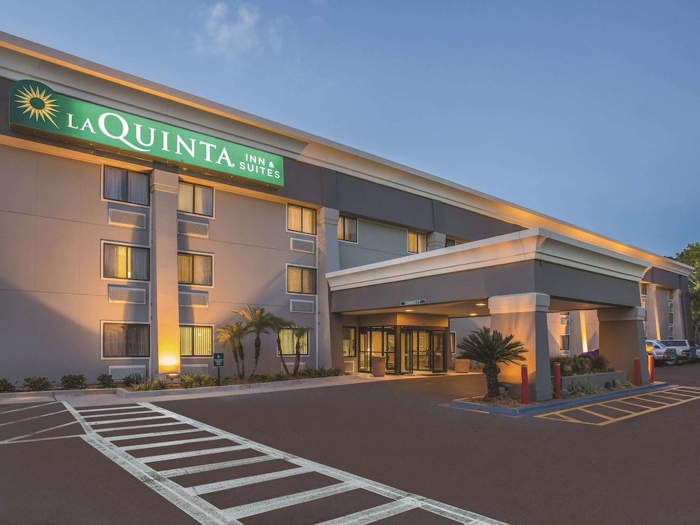 Pet Friendly La Quinta Inn & Suites Jacksonville Mandarin in Jacksonville, Florida