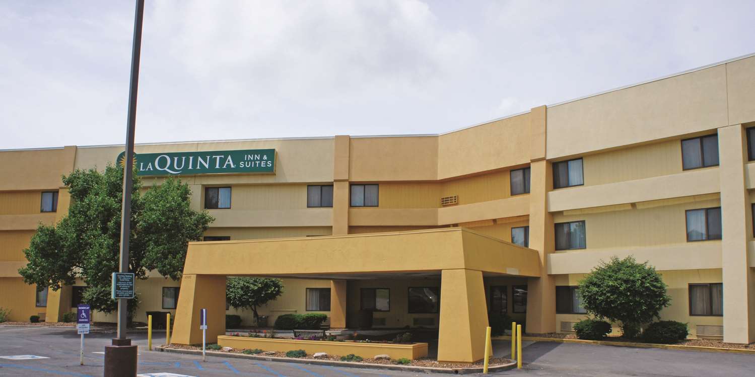 Pet Friendly La Quinta Inn & Suites Columbia in Columbia, Missouri