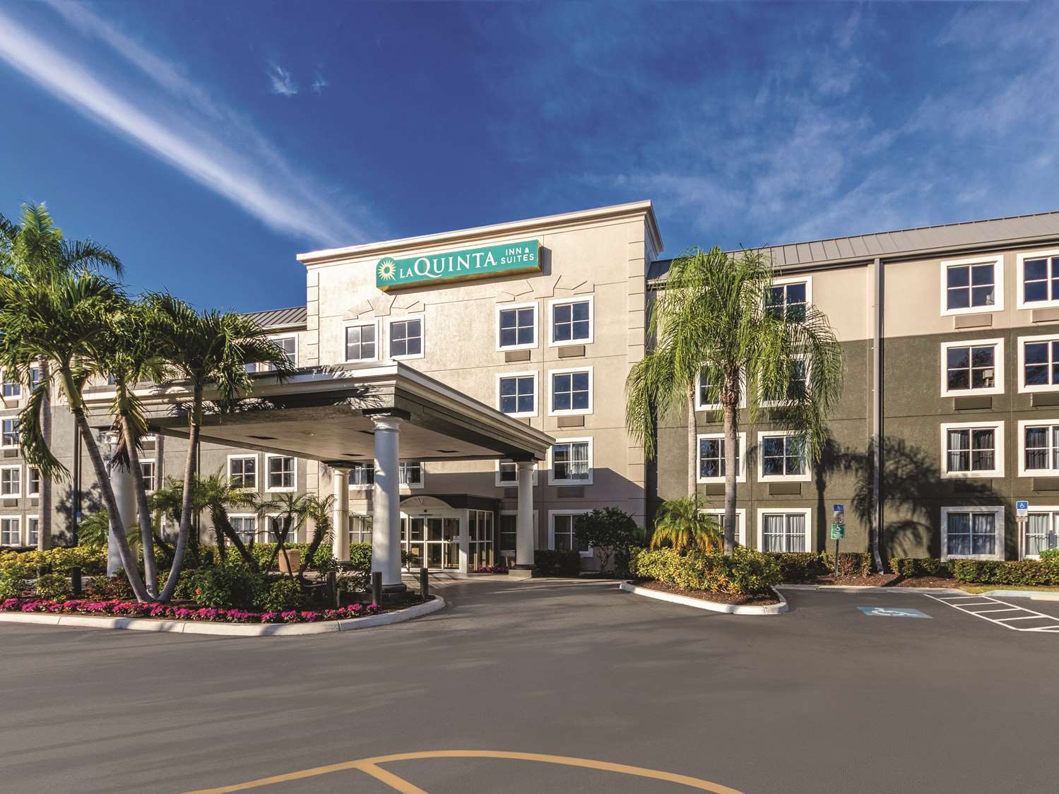 Pet Friendly La Quinta Inn & Suites Naples East (I-75) in Naples, Florida