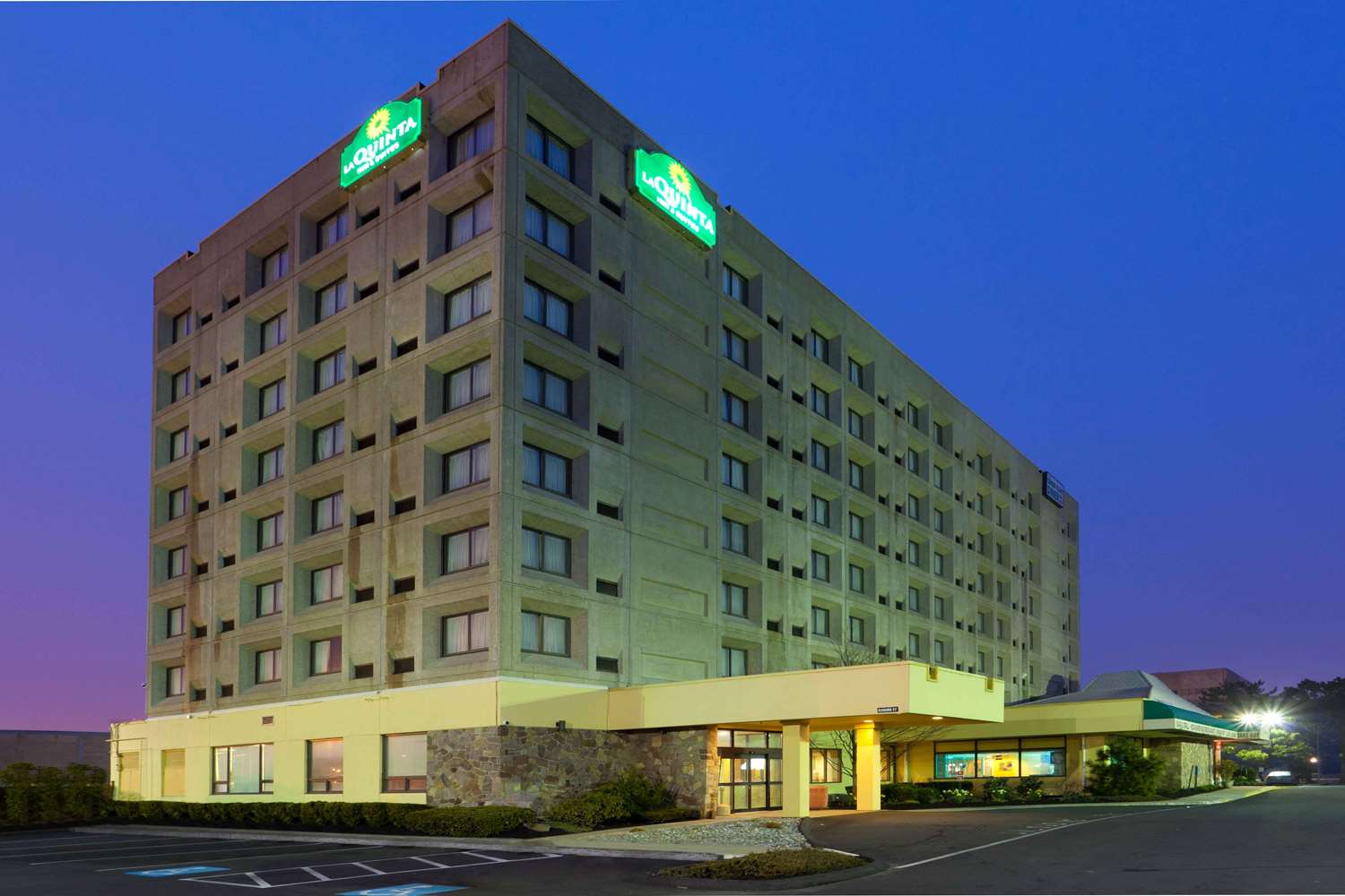 Pet Friendly La Quinta Inn & Suites New Haven in New Haven, Connecticut