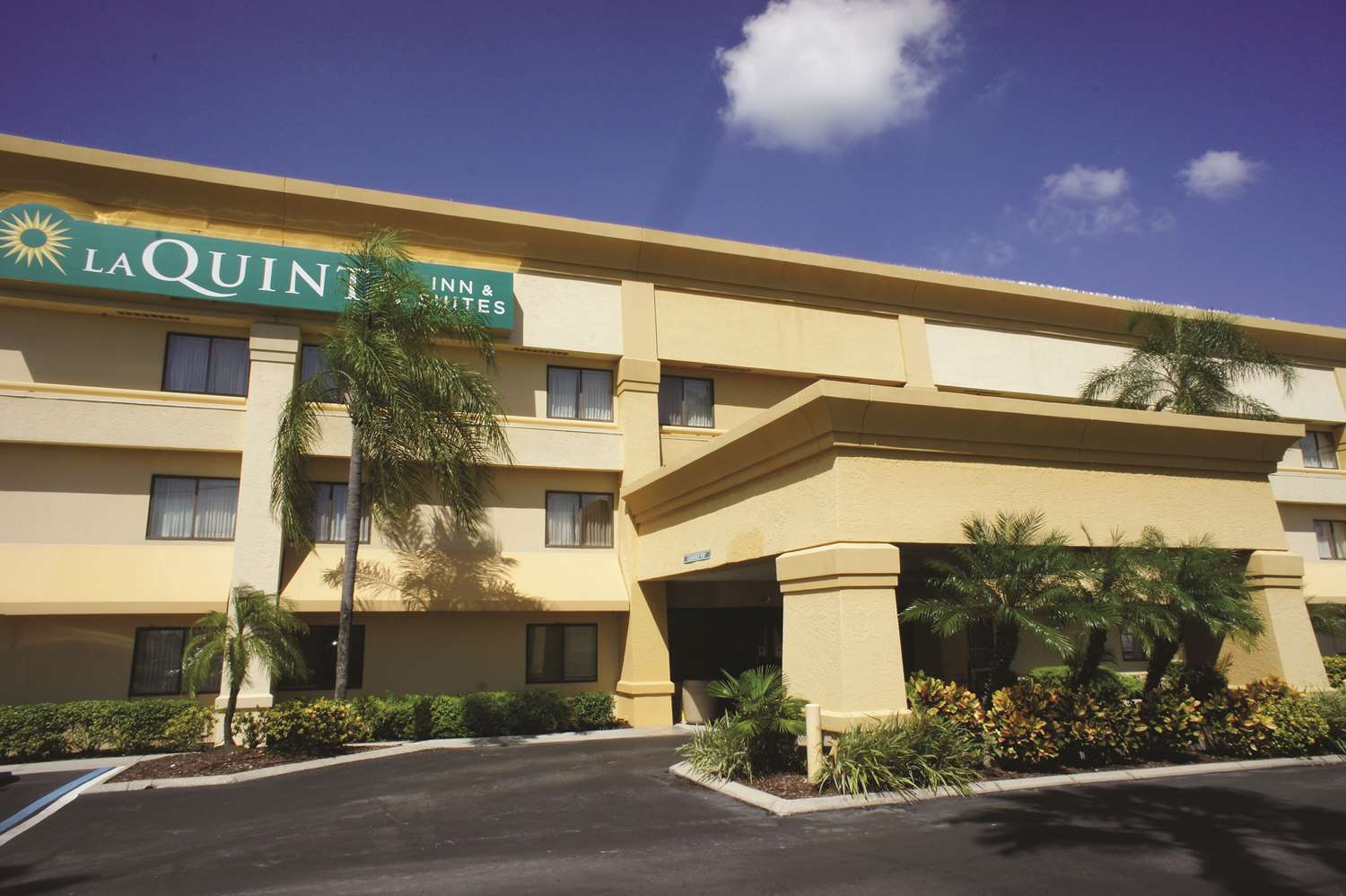 Pet Friendly La Quinta Inn & Suites Tampa Brandon West in Tampa, Florida