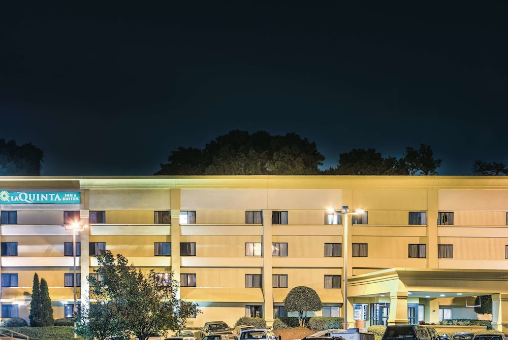 Pet Friendly La Quinta Inn & Suites Atlanta Roswell in Roswell, Georgia