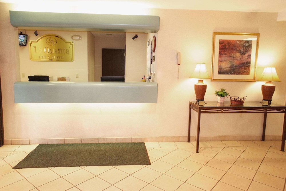 Pet Friendly La Quinta Inn Pleasant Prairie Kenosha in Pleasant Prairie, Wisconsin