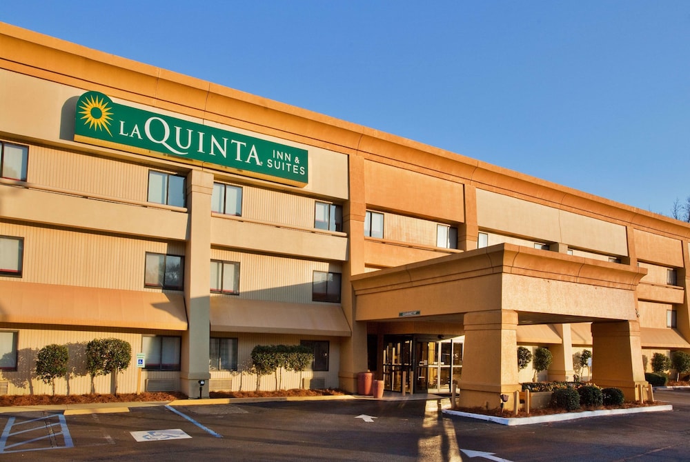 Pet Friendly La Quinta Inn & Suites Savannah Southside in Savannah, Georgia