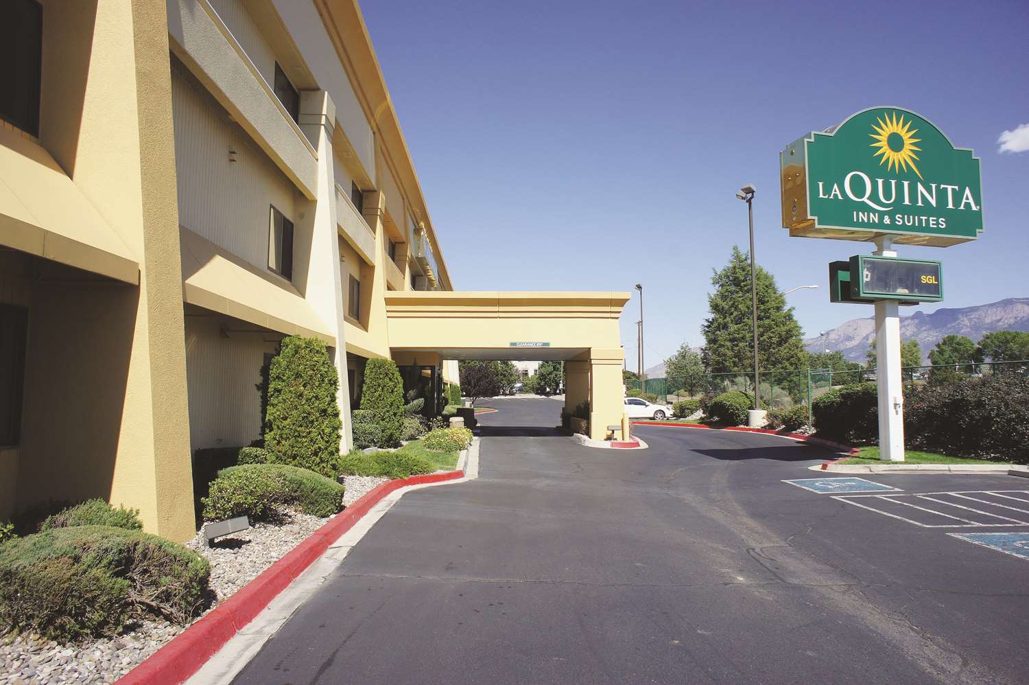 Pet Friendly La Quinta Inn & Suites Albuquerque Journal Ctr NW in Albuquerque, New Mexico