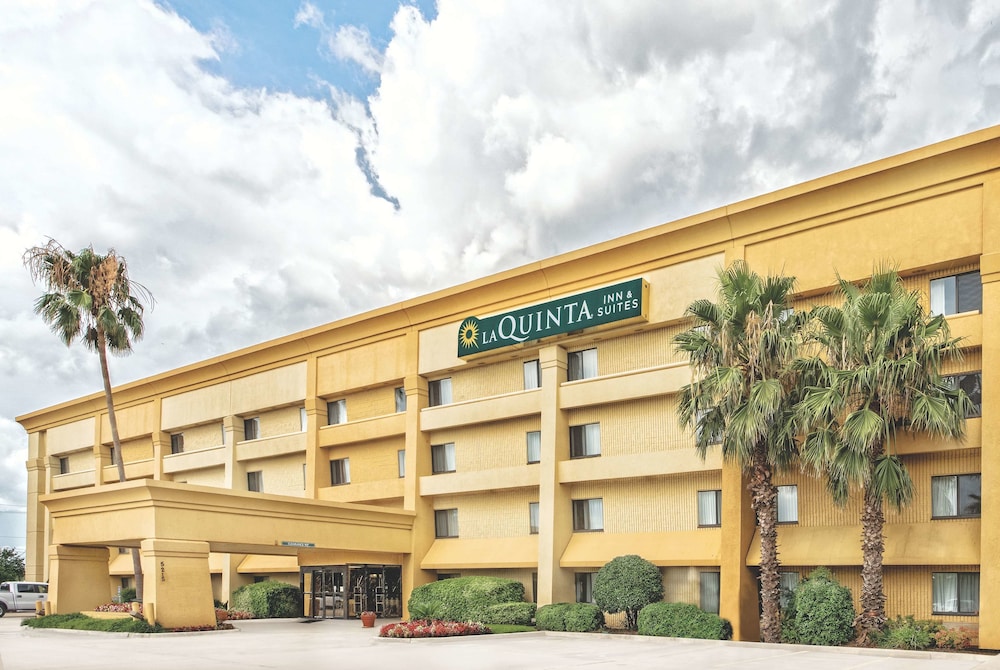 Pet Friendly La Quinta Inn & Suites Houston Baytown East in Baytown, Texas