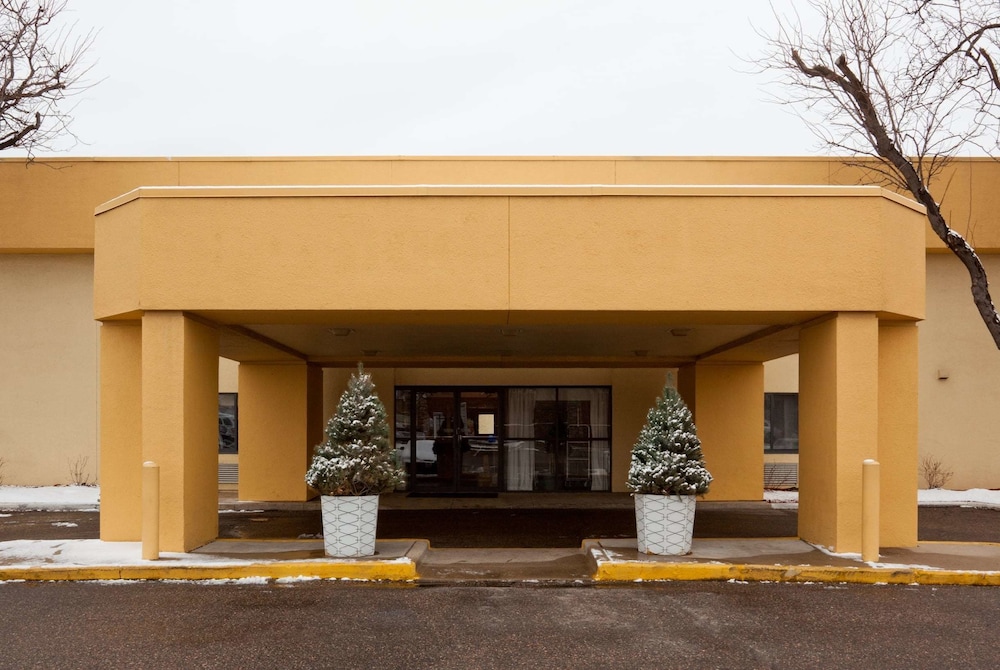 Pet Friendly La Quinta Inn Minneapolis Airport Bloomington in Bloomington, Minnesota