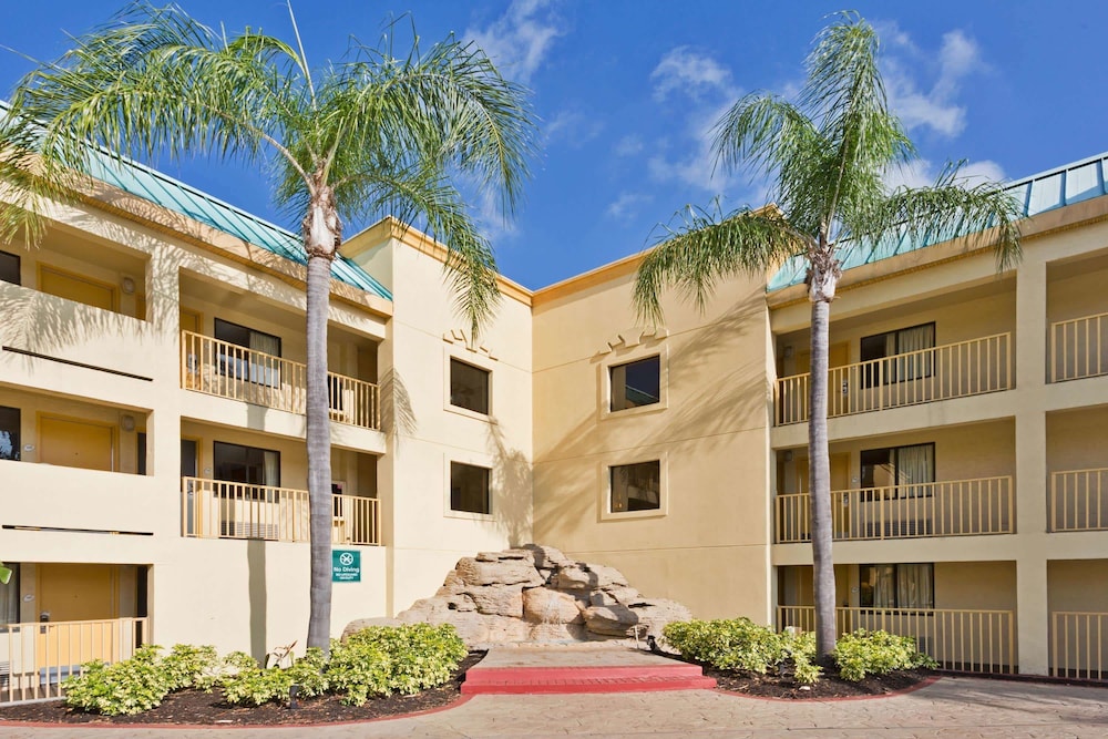 Pet Friendly La Quinta Inn Tampa Near Busch Gardens in Tampa, Florida