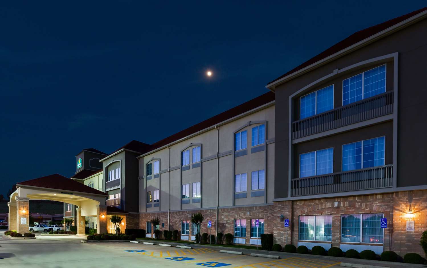 Pet Friendly La Quinta Inn & Suites Houston - Westchase in Houston, Texas