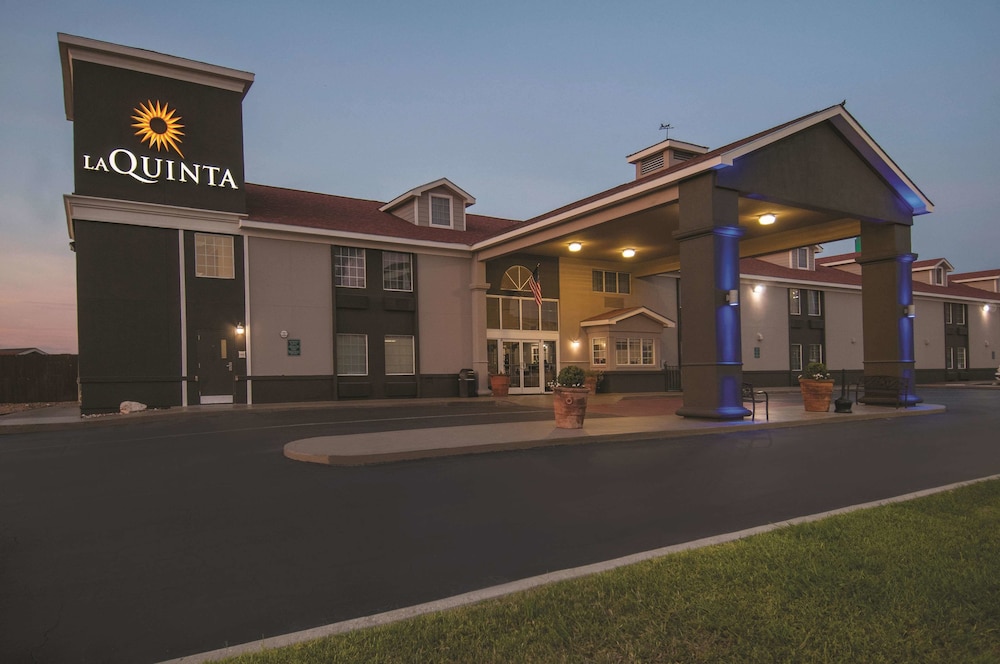 Pet Friendly La Quinta Inn San Antonio Brooks City Base in San Antonio, Texas