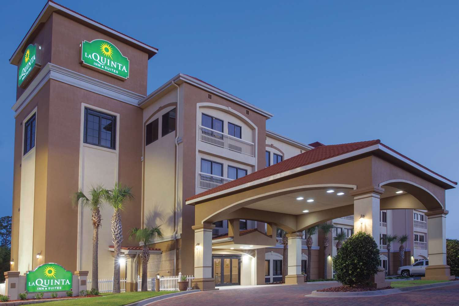 Pet Friendly La Quinta Inn & Suites Fort Walton Beach in Fort Walton Beach, Florida