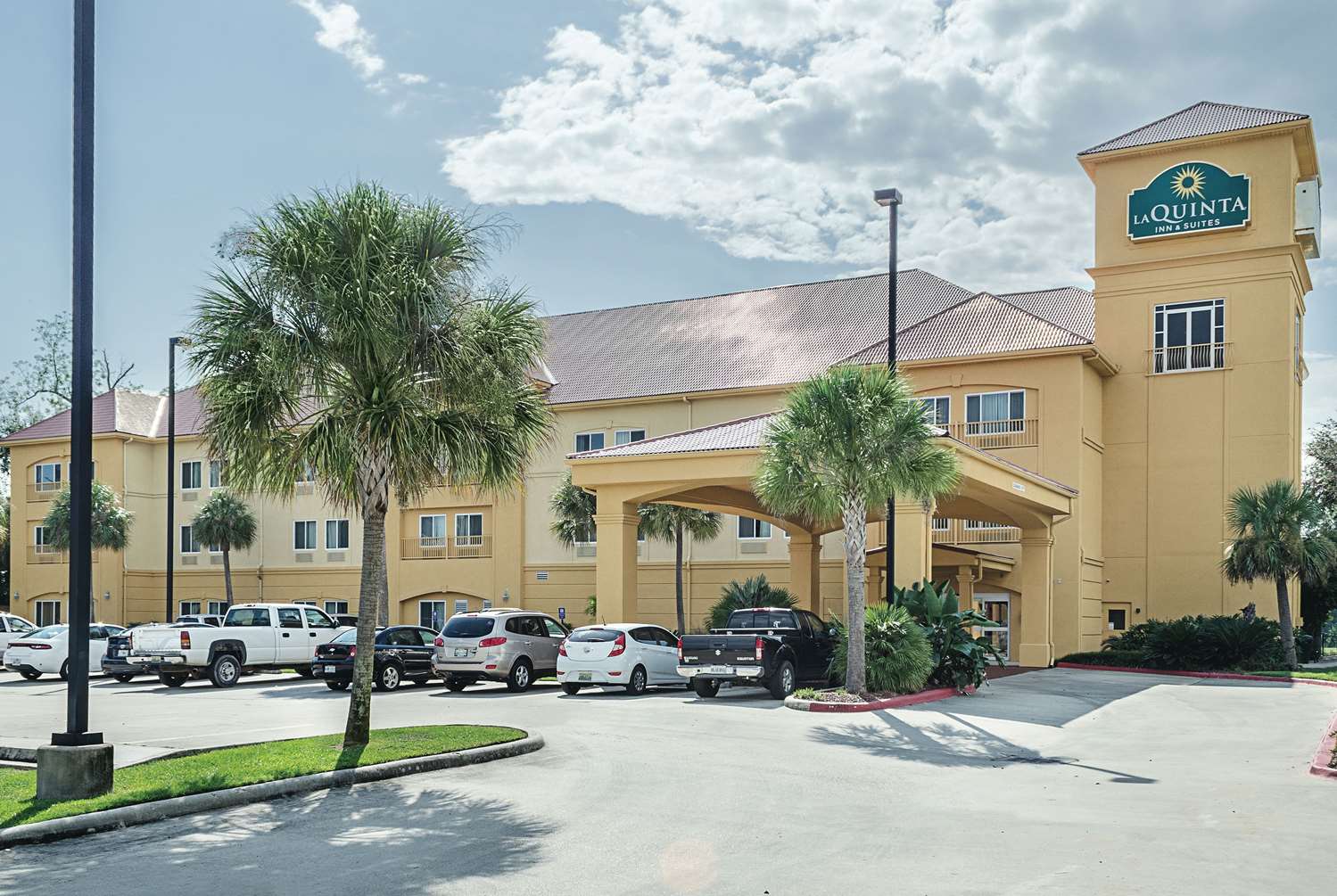 Pet Friendly La Quinta Inn & Suites Biloxi in Biloxi, Mississippi