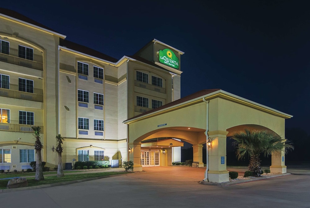 Pet Friendly La Quinta Inn & Suites Lindale in Lindale, Texas