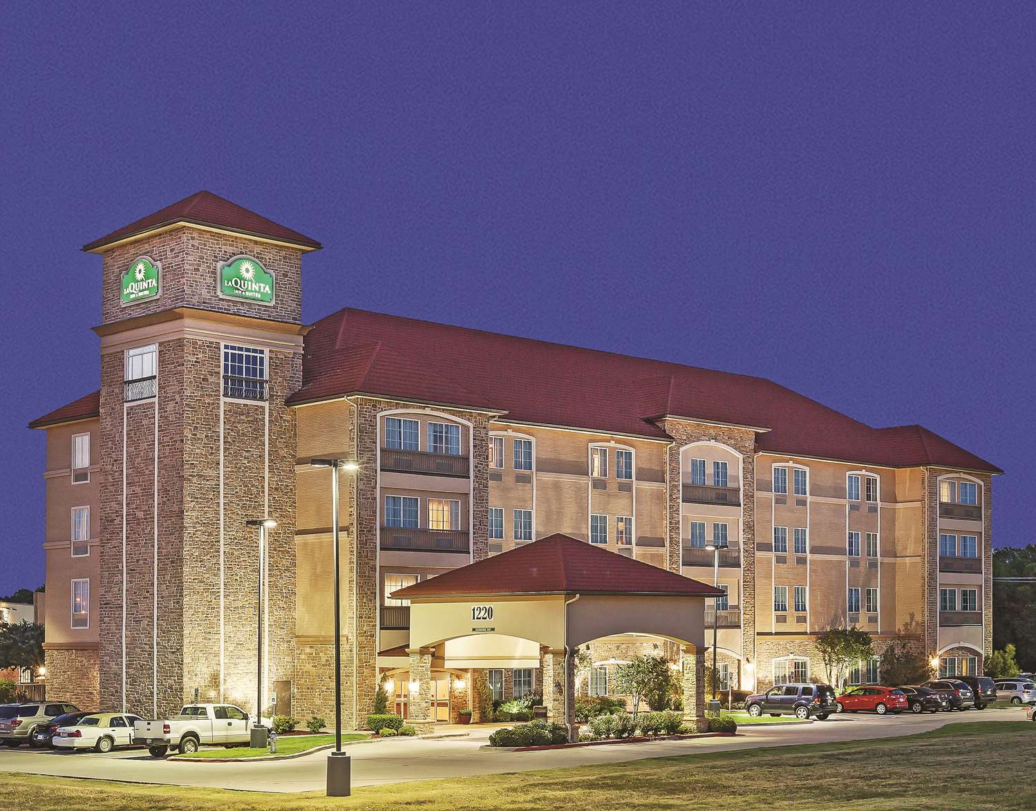 Pet Friendly La Quinta Inn & Suites Allen at The Village in Allen, Texas