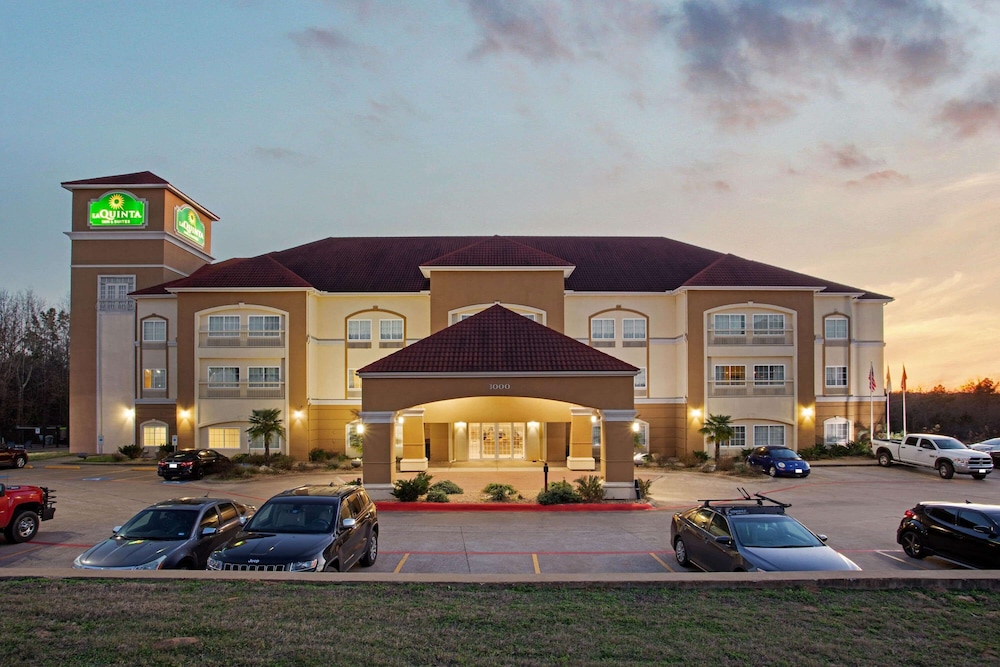 Pet Friendly La Quinta Inn & Suites Palestine in Palestine, Texas