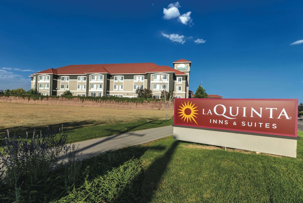 Pet Friendly La Quinta Inn & Suites Loveland in Loveland, Colorado