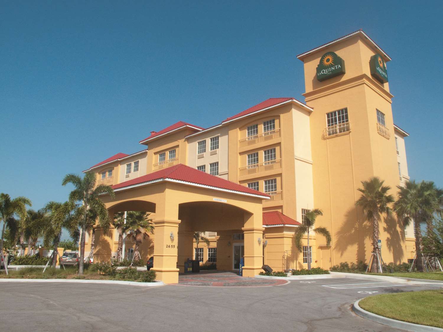 Pet Friendly La Quinta Inn & Suites Ft. Pierce in Fort Pierce, Florida