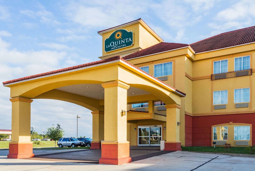 Pet Friendly La Quinta Inn & Suites Canton in Canton, Mississippi