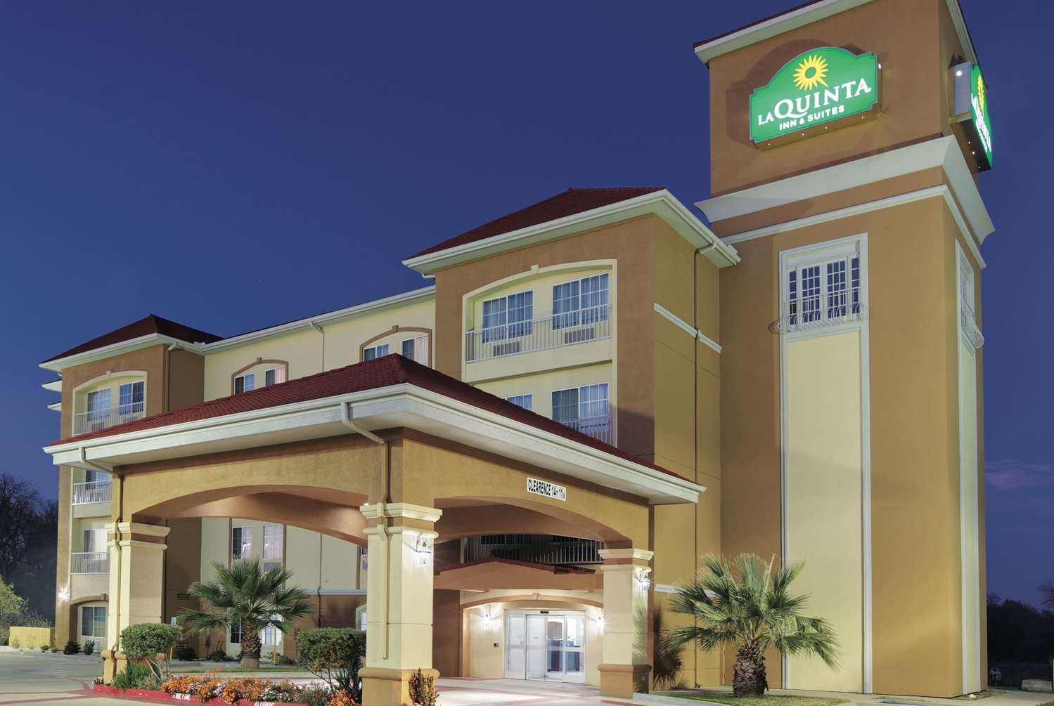 Pet Friendly La Quinta Inn & Suites Corsicana in Corsicana, Texas