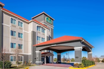 Pet Friendly La Quinta Inn & Suites Dumas in Dumas, Texas