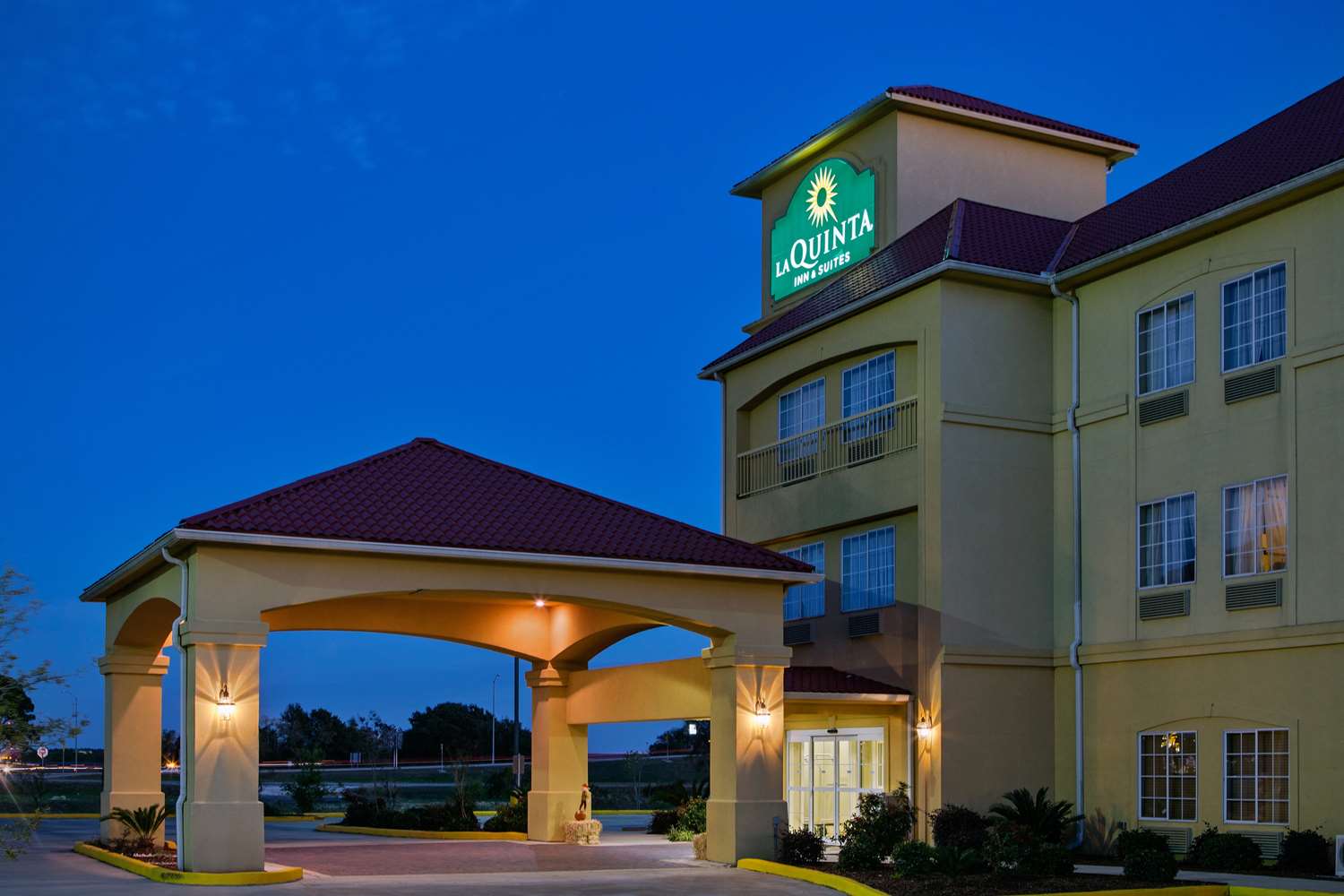 Pet Friendly La Quinta Inn & Suites Iowa in Iowa, Louisiana