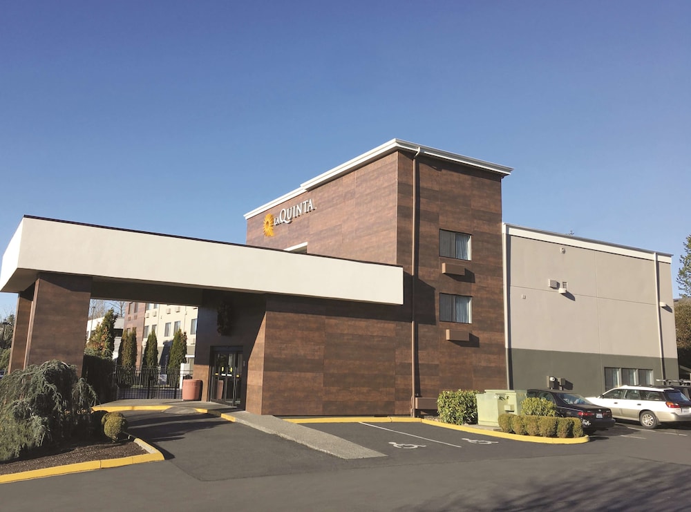 Pet Friendly La Quinta Inn Everett in Everett, Washington