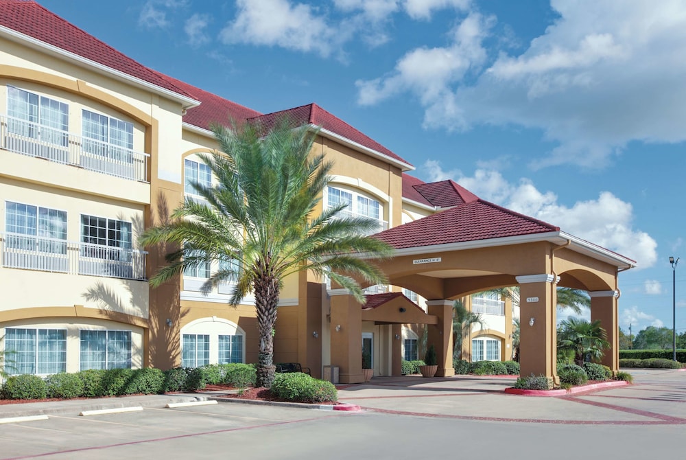 Pet Friendly La Quinta Inn & Suites Bay City in Bay City, Texas