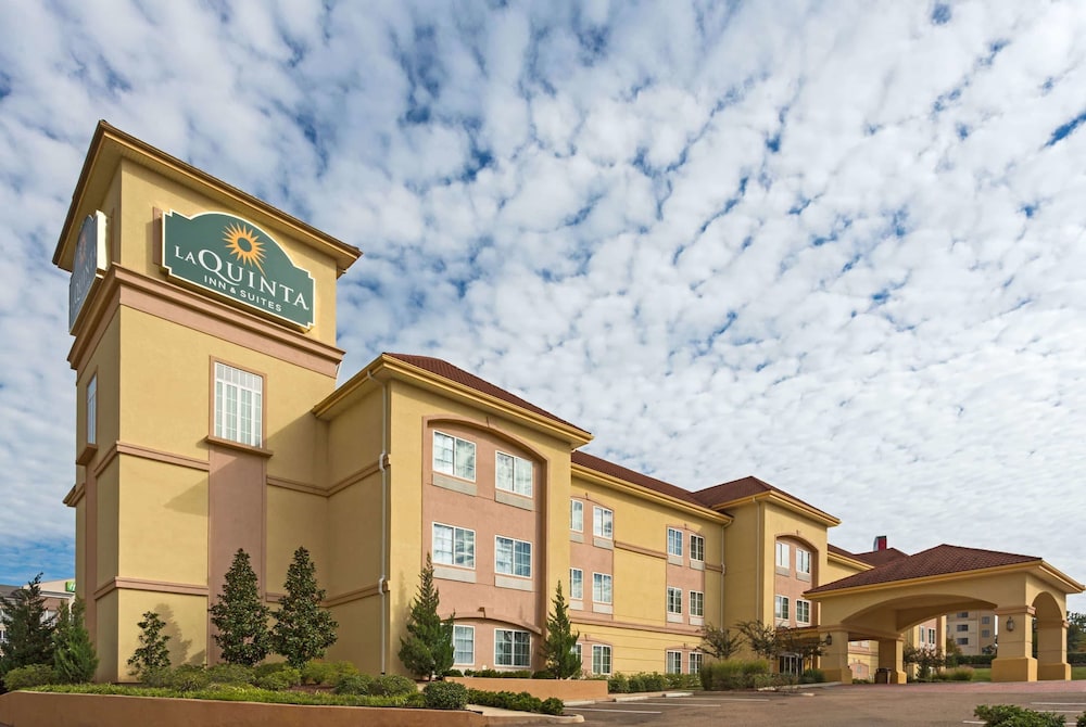 Pet Friendly La Quinta Inn & Suites Vicksburg in Vicksburg, Mississippi