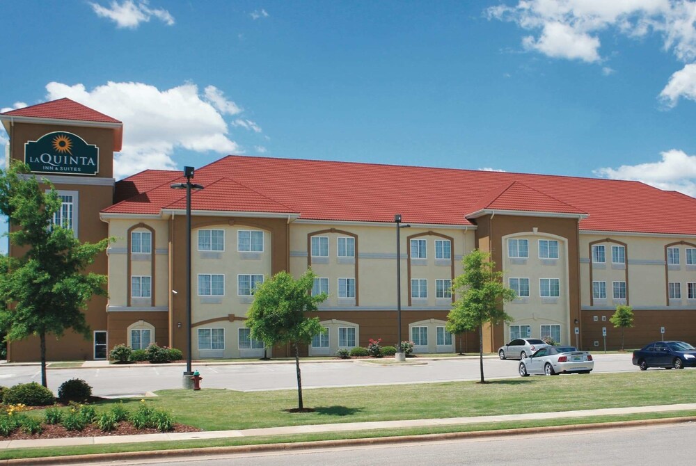 Pet Friendly La Quinta Inn & Suites Huntsville Airport Madison in Madison, Alabama