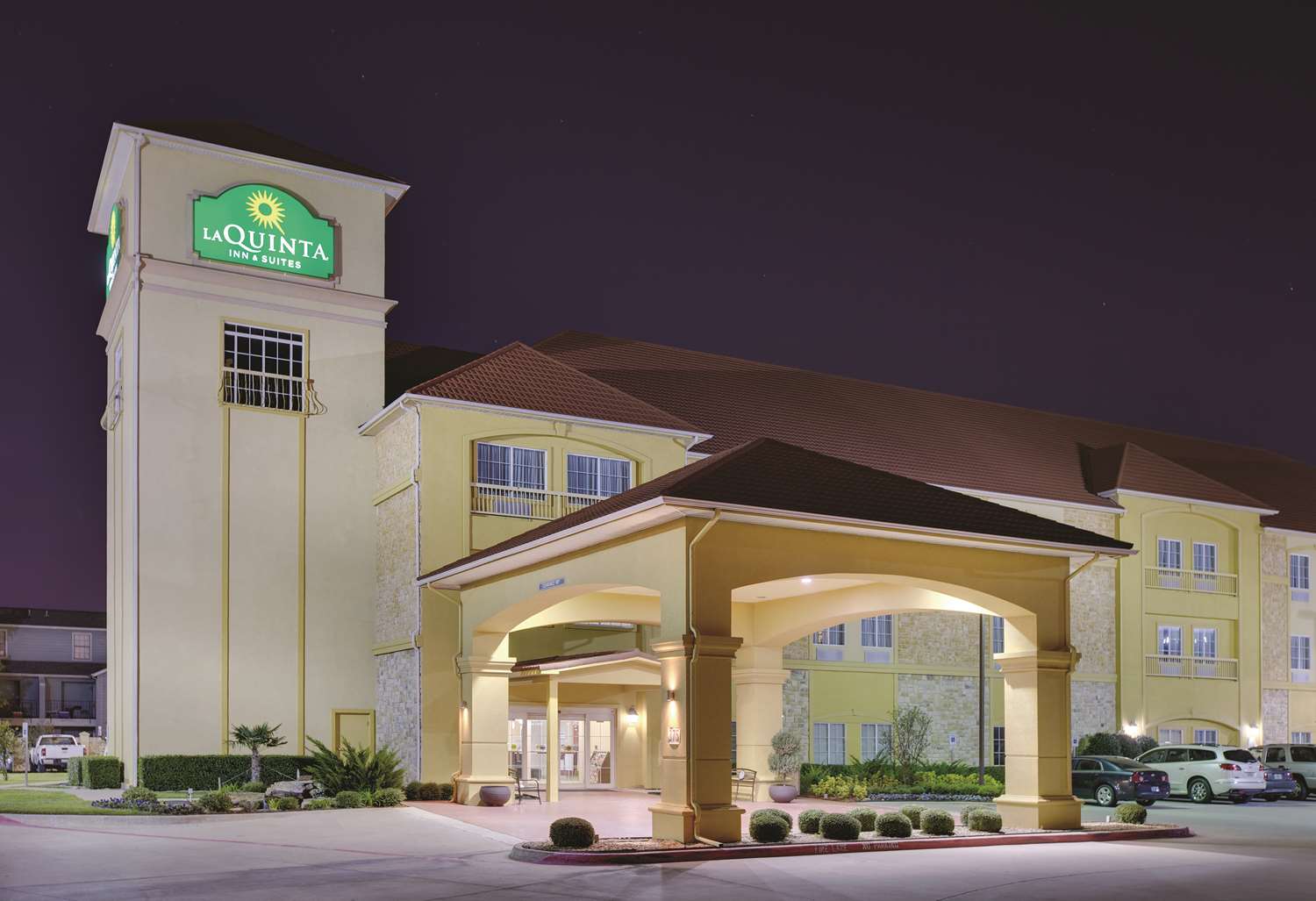 Pet Friendly La Quinta Inn & Suites Garland Harbor Point in Garland, Texas