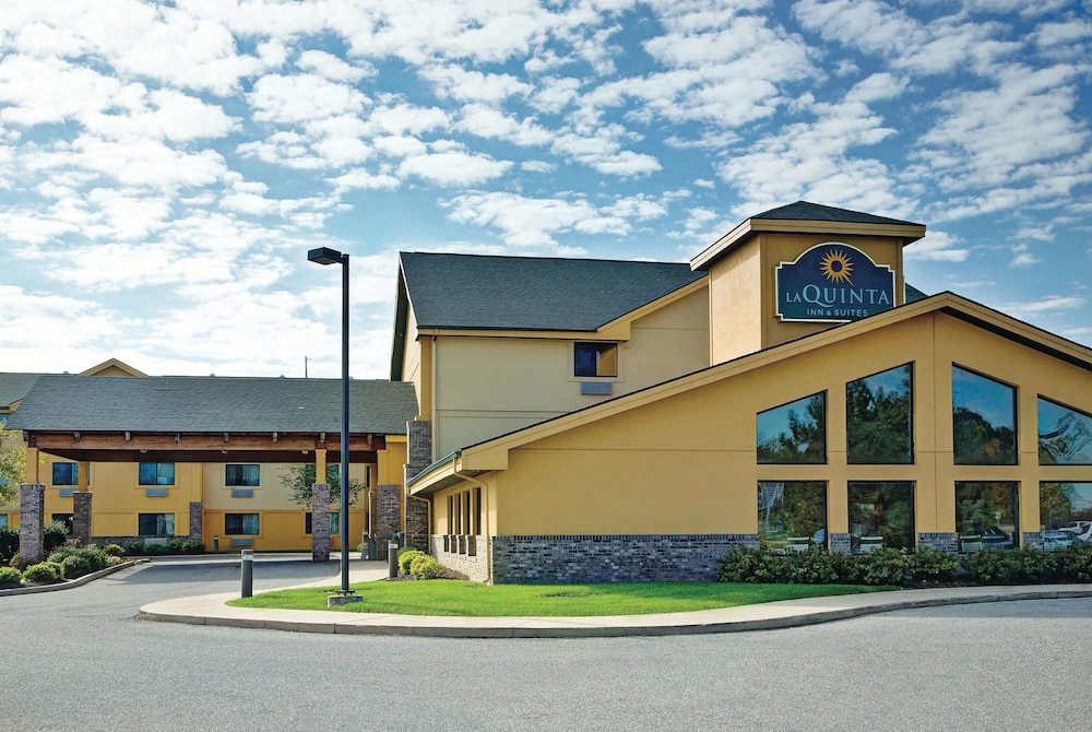 Pet Friendly La Quinta Inn & Suites Ft. Wayne in Fort Wayne, Indiana