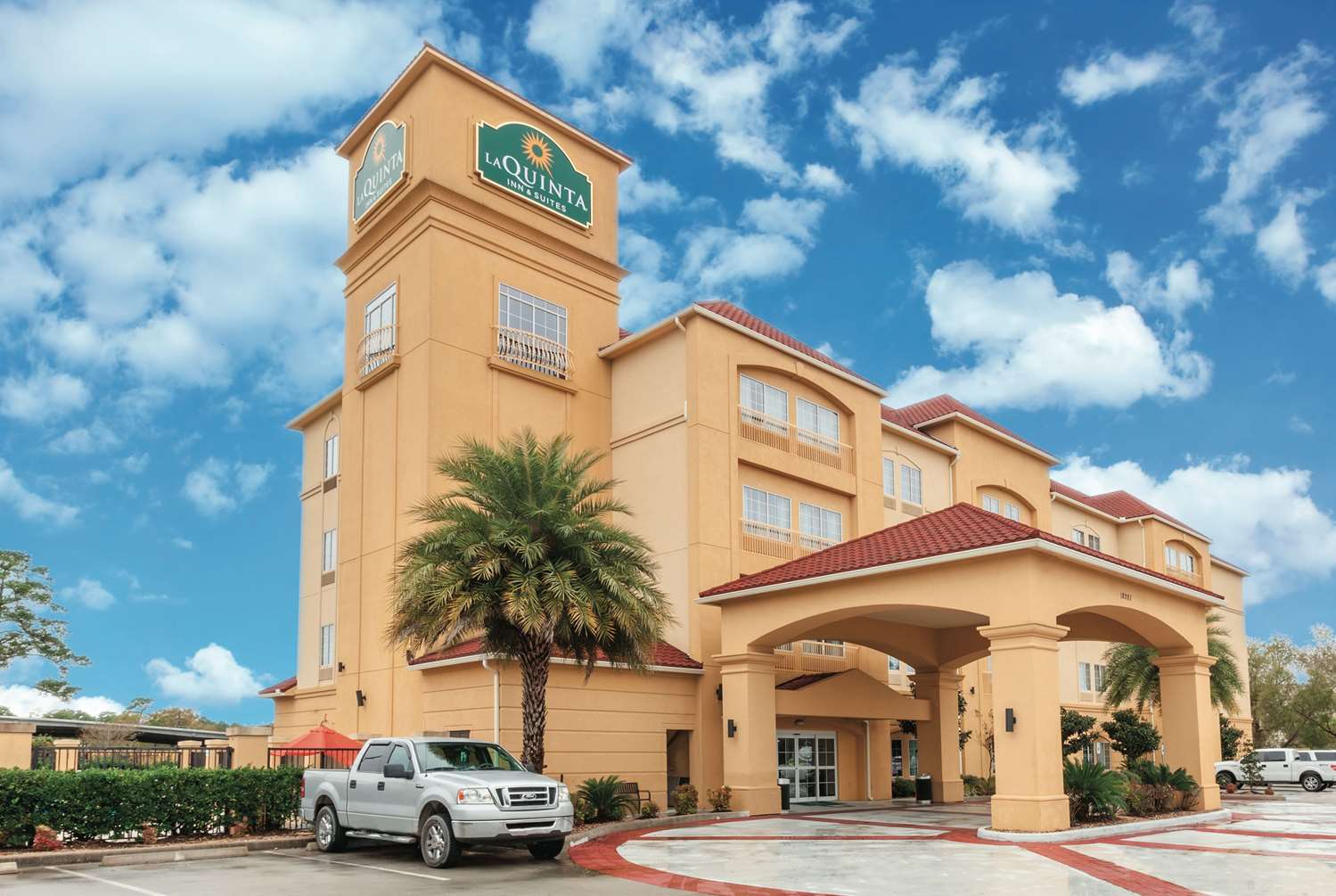 Pet Friendly La Quinta Inn & Suites Houston Bush Intl Airport E in Humble, Texas